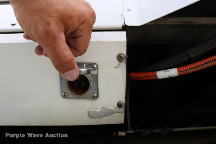 image for item DD0237 2007 International 9400i semi truck