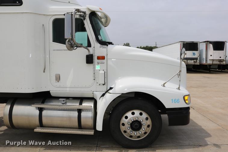 image for item DD0237 2007 International 9400i semi truck