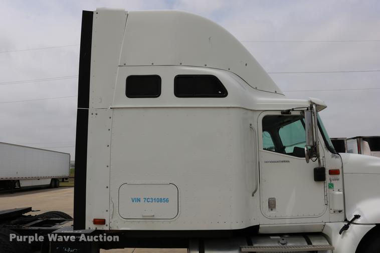 image for item DD0237 2007 International 9400i semi truck