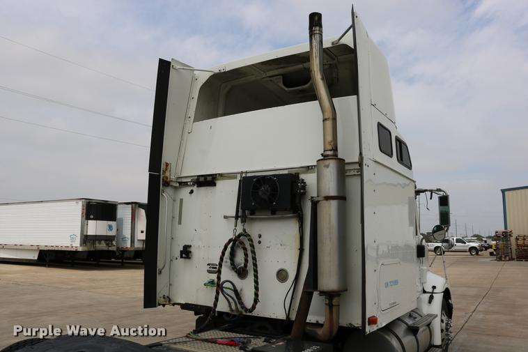 image for item DD0237 2007 International 9400i semi truck