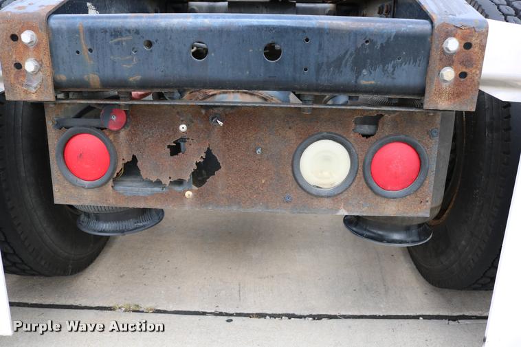 image for item DD0237 2007 International 9400i semi truck