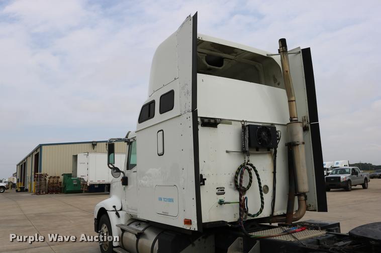 image for item DD0237 2007 International 9400i semi truck