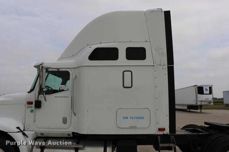 image for item DD0237 2007 International 9400i semi truck