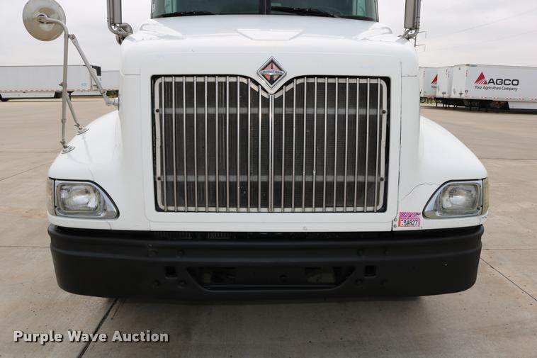 image for item DD0237 2007 International 9400i semi truck
