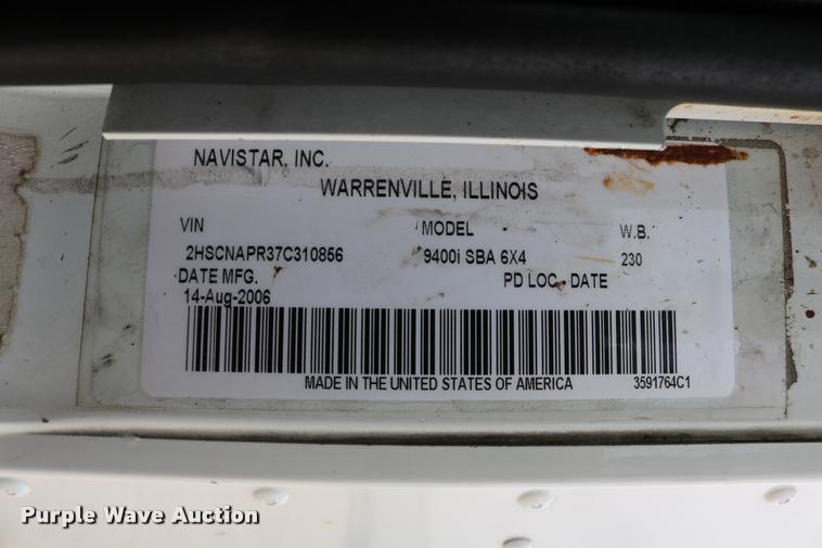 image for item DD0237 2007 International 9400i semi truck