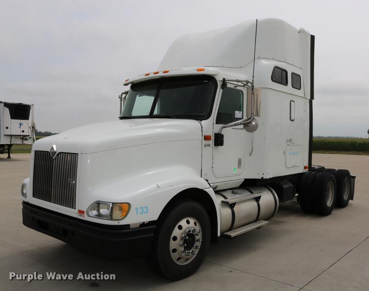 image for item DD0238 2007 International 9400i semi truck