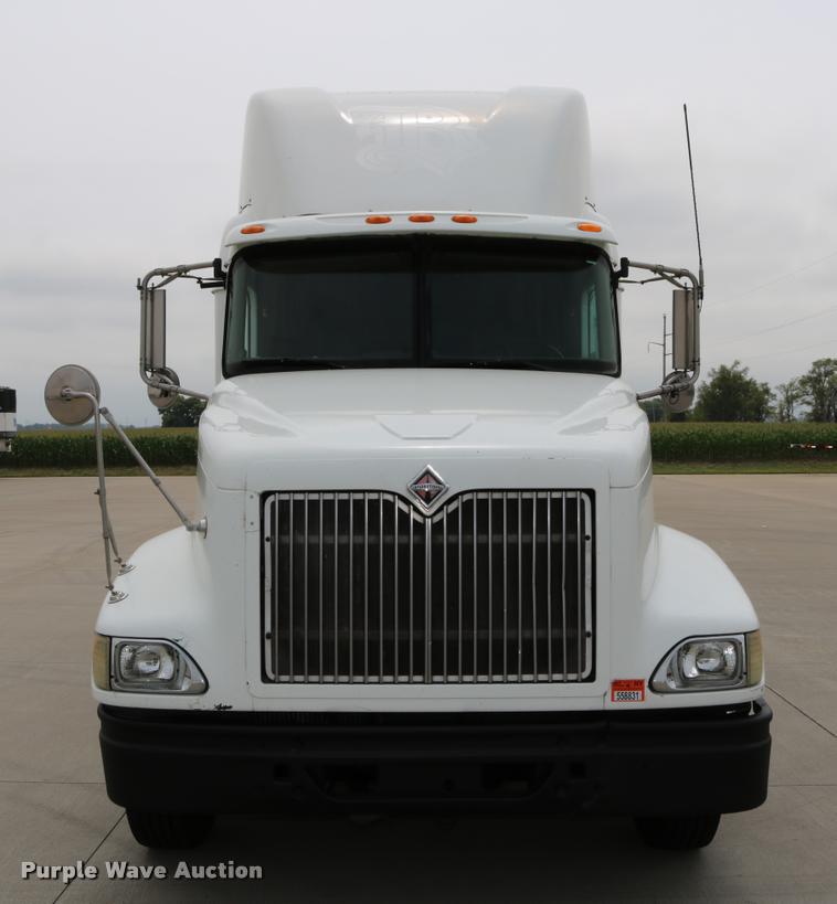 image for item DD0238 2007 International 9400i semi truck
