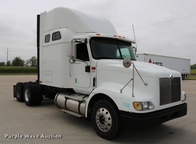 image for item DD0238 2007 International 9400i semi truck