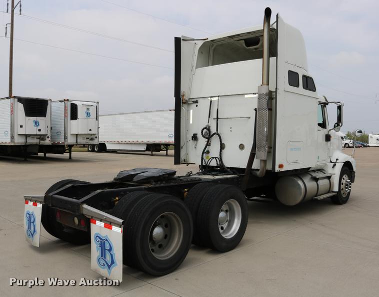 image for item DD0238 2007 International 9400i semi truck