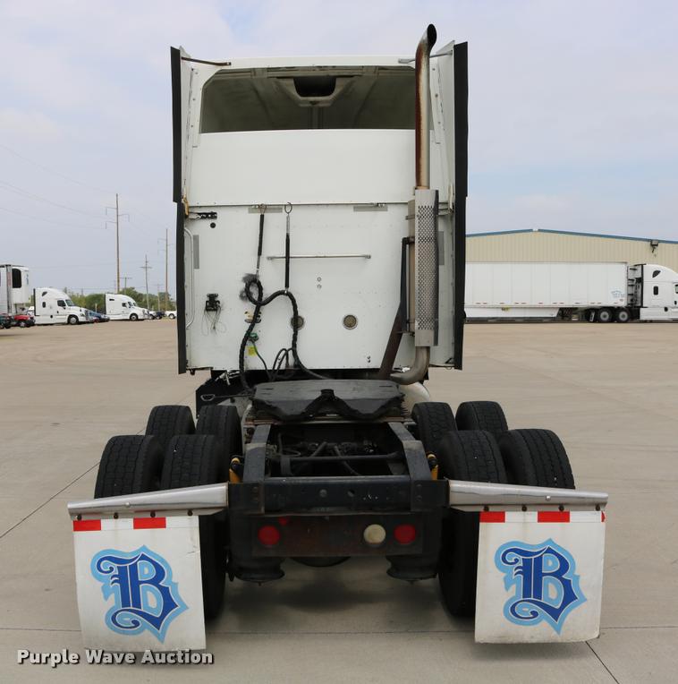 image for item DD0238 2007 International 9400i semi truck