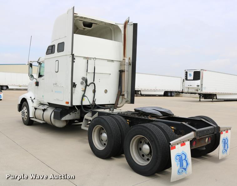 image for item DD0238 2007 International 9400i semi truck