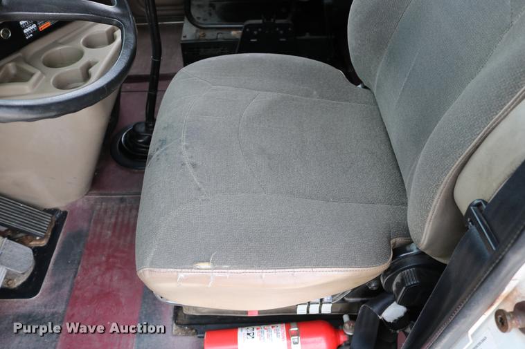 image for item DD0238 2007 International 9400i semi truck