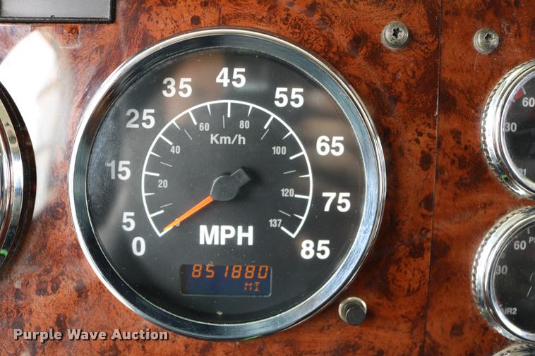 image for item DD0238 2007 International 9400i semi truck