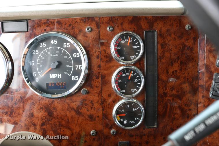 image for item DD0238 2007 International 9400i semi truck