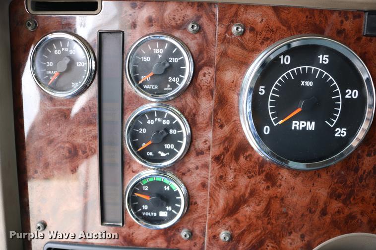 image for item DD0238 2007 International 9400i semi truck