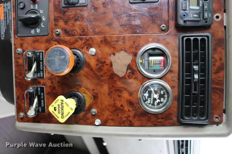 image for item DD0238 2007 International 9400i semi truck