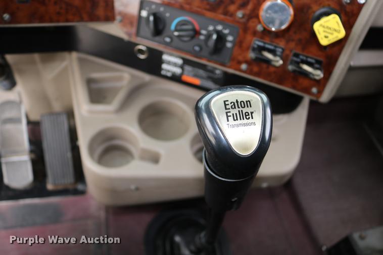 image for item DD0238 2007 International 9400i semi truck