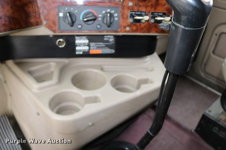 image for item DD0238 2007 International 9400i semi truck