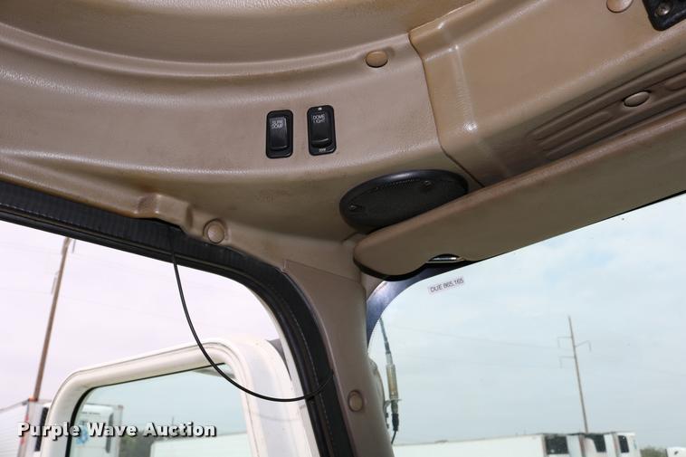 image for item DD0238 2007 International 9400i semi truck