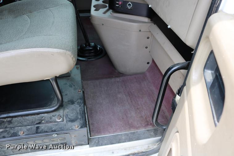 image for item DD0238 2007 International 9400i semi truck