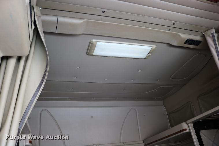 image for item DD0238 2007 International 9400i semi truck