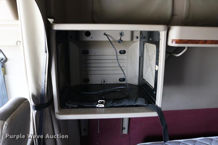 image for item DD0238 2007 International 9400i semi truck