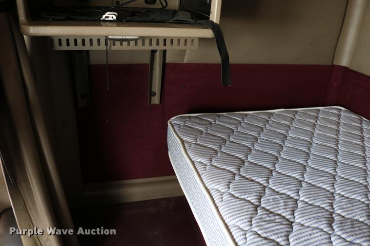 image for item DD0238 2007 International 9400i semi truck