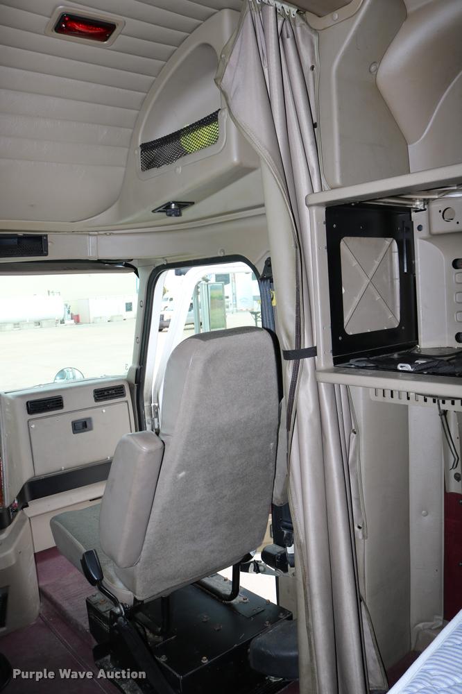 image for item DD0238 2007 International 9400i semi truck