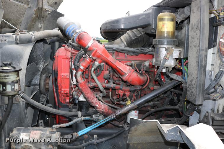 image for item DD0238 2007 International 9400i semi truck