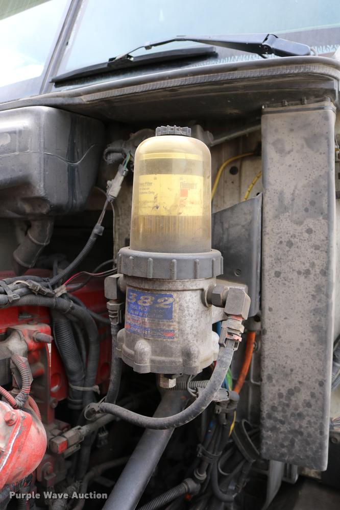 image for item DD0238 2007 International 9400i semi truck