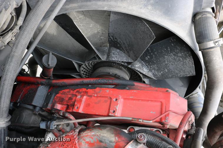 image for item DD0238 2007 International 9400i semi truck