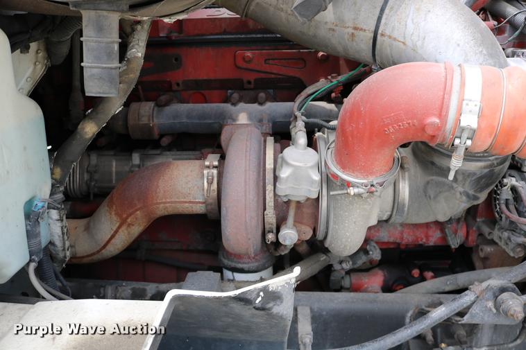 image for item DD0238 2007 International 9400i semi truck