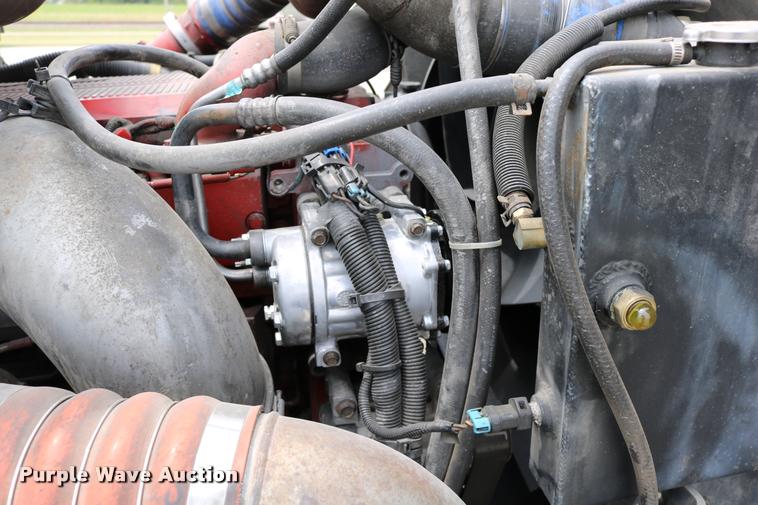 image for item DD0238 2007 International 9400i semi truck