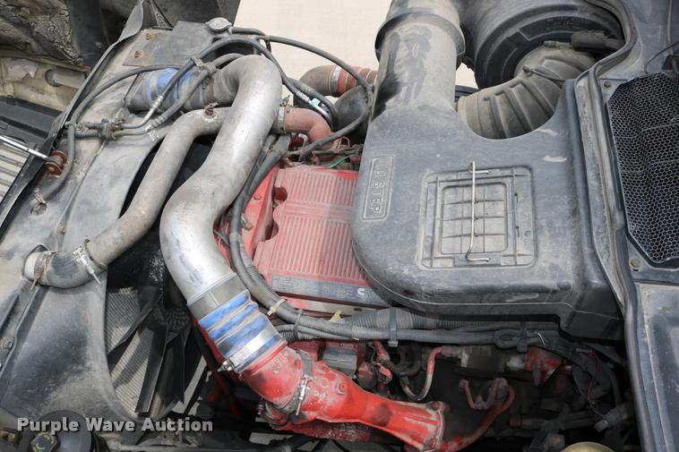 image for item DD0238 2007 International 9400i semi truck