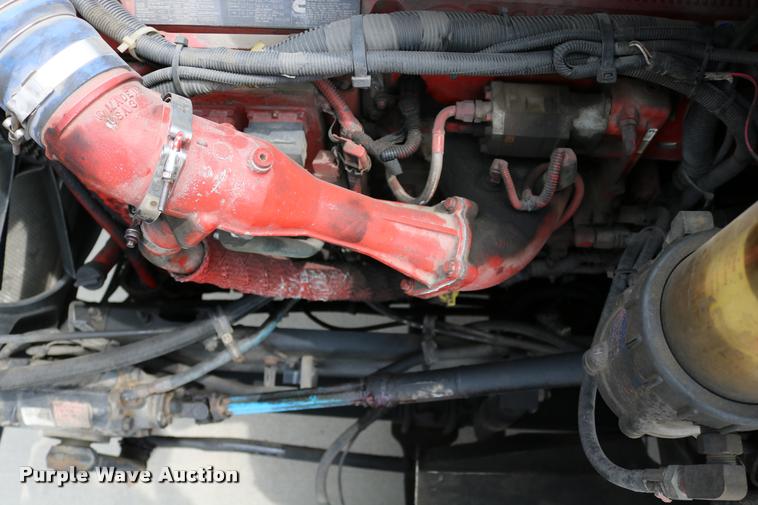 image for item DD0238 2007 International 9400i semi truck