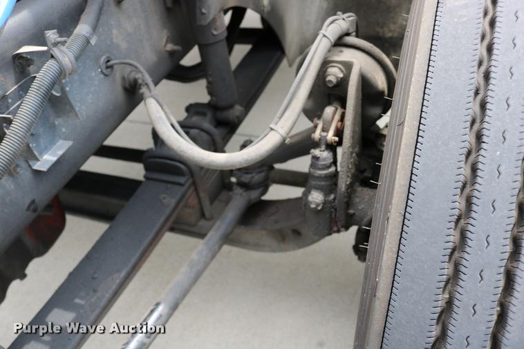 image for item DD0238 2007 International 9400i semi truck