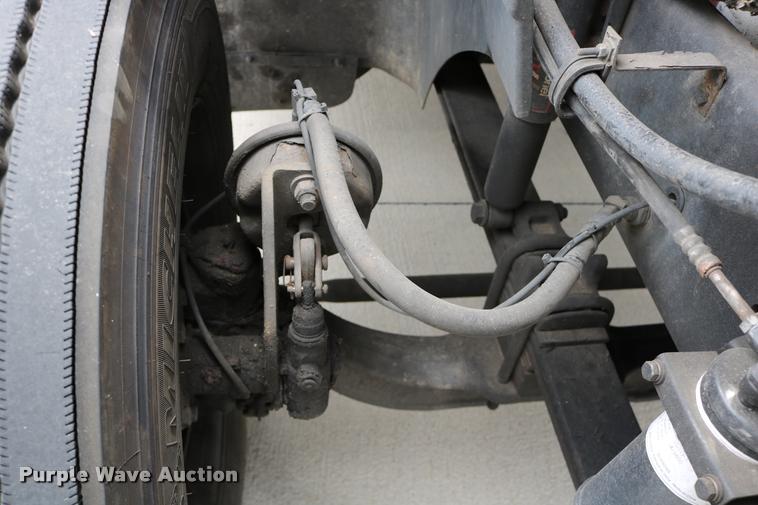 image for item DD0238 2007 International 9400i semi truck