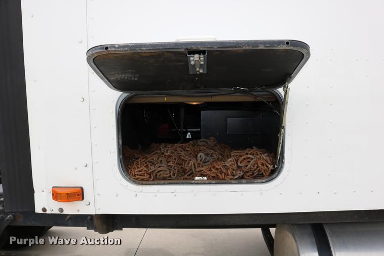 image for item DD0238 2007 International 9400i semi truck