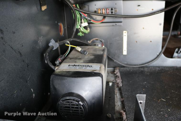 image for item DD0238 2007 International 9400i semi truck