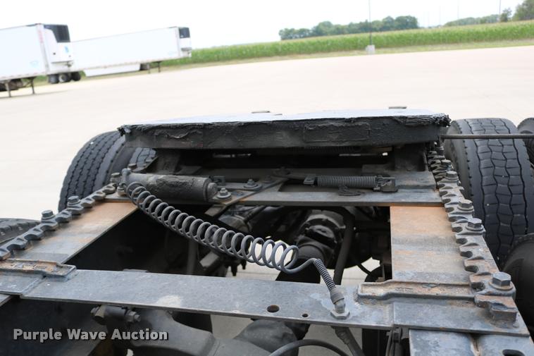 image for item DD0238 2007 International 9400i semi truck