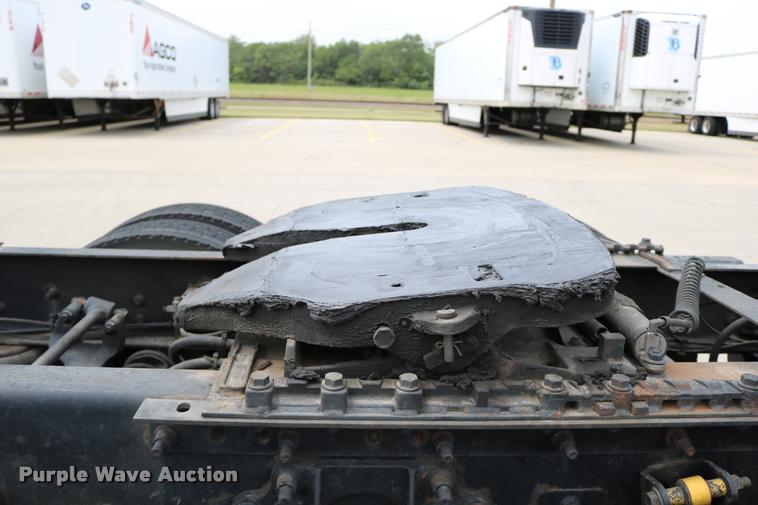 image for item DD0238 2007 International 9400i semi truck