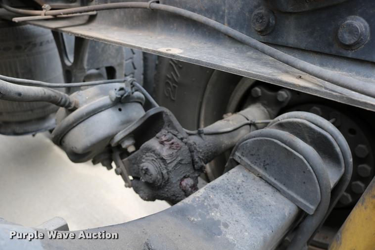 image for item DD0238 2007 International 9400i semi truck