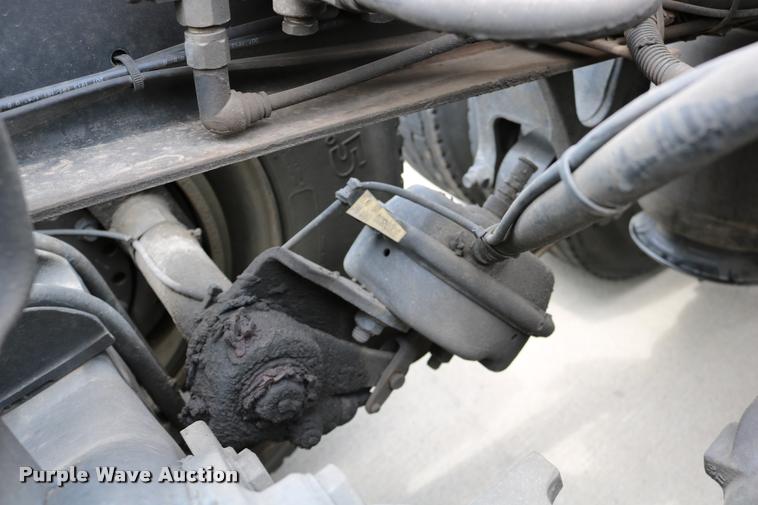 image for item DD0238 2007 International 9400i semi truck