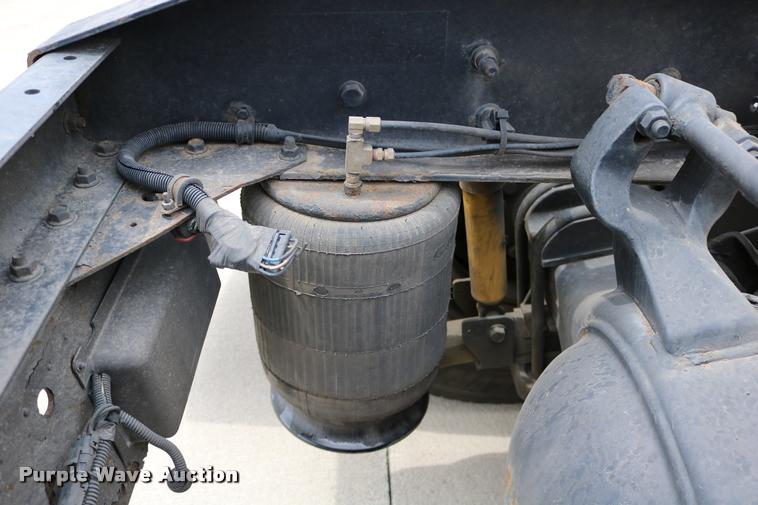 image for item DD0238 2007 International 9400i semi truck