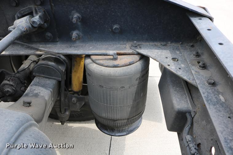 image for item DD0238 2007 International 9400i semi truck