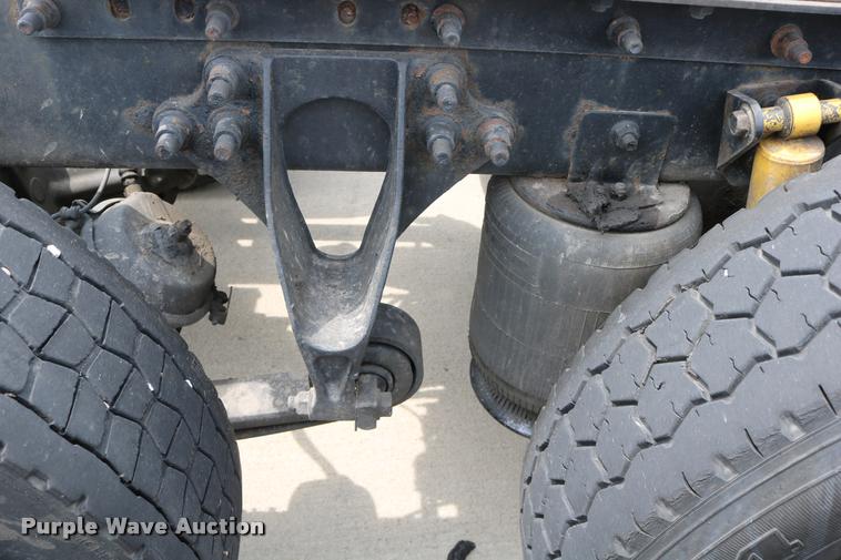 image for item DD0238 2007 International 9400i semi truck