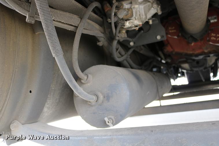 image for item DD0238 2007 International 9400i semi truck