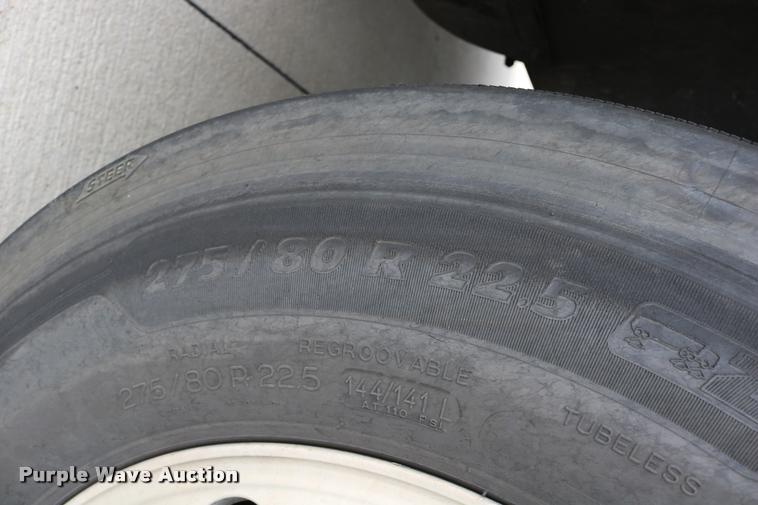 image for item DD0238 2007 International 9400i semi truck