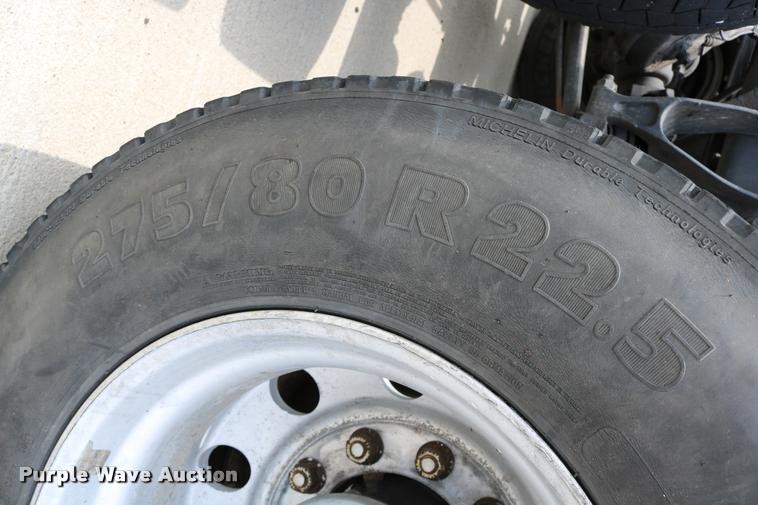 image for item DD0238 2007 International 9400i semi truck