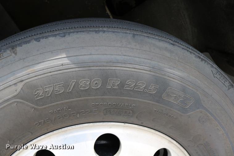 image for item DD0238 2007 International 9400i semi truck